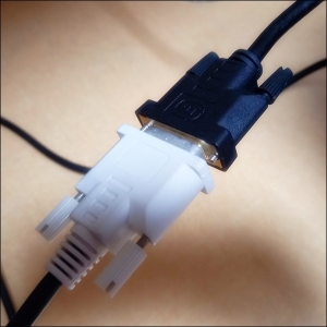 DVI to HDMI 젠더(Gender) DIV를 입력받아 HDMI로 바꾸는 케이블